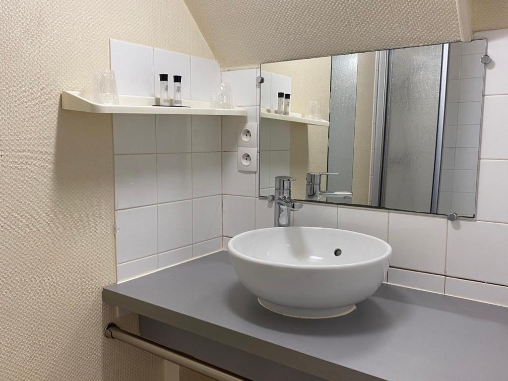 Hotel De La Poste Falaise  Zewnętrze zdjęcie